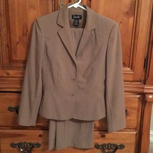 Sz 4 brown Rafaella 2 pc pant suit